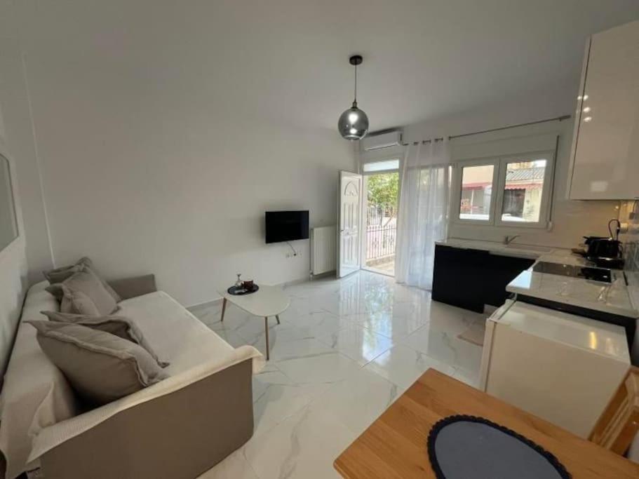 House B Diavata, Thessaloniki Apartment Bagian luar foto