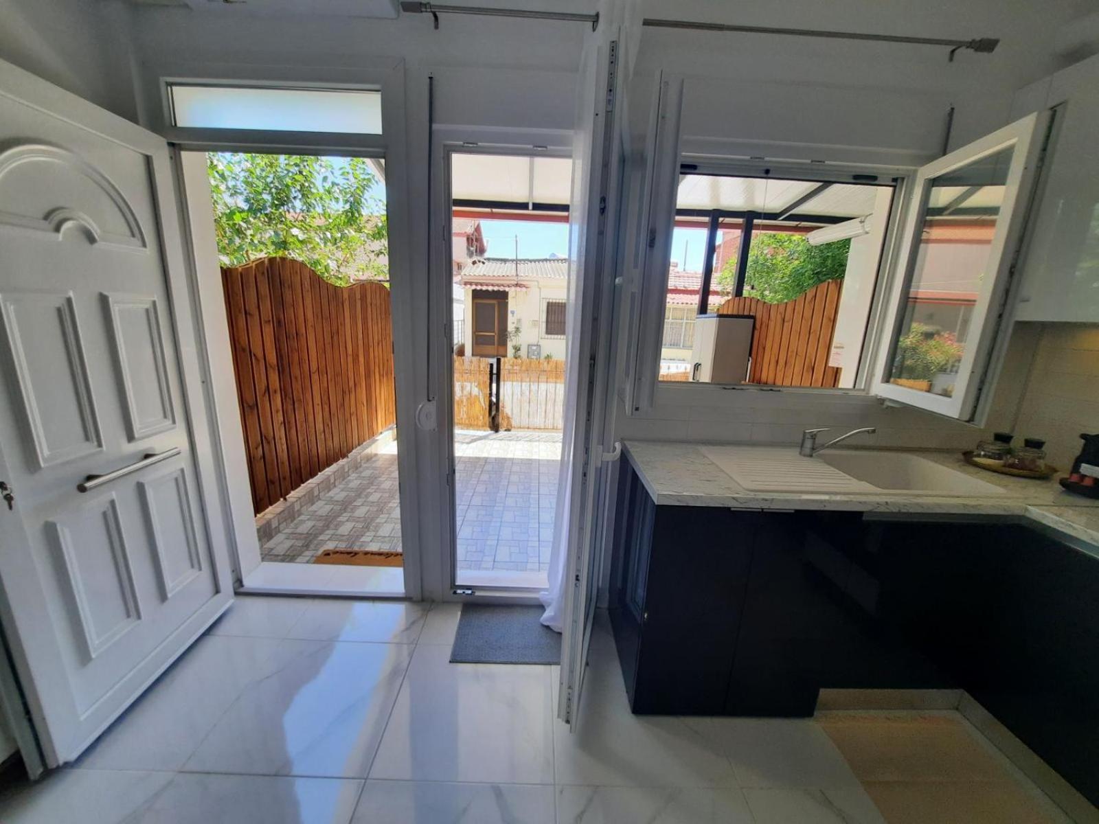 House B Diavata, Thessaloniki Apartment Bagian luar foto